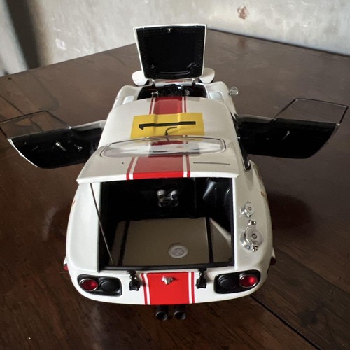 AUTOart 1/18 Toyota 2000GT Fuji 24HRS Winner Diecast - Picture 7 of 12