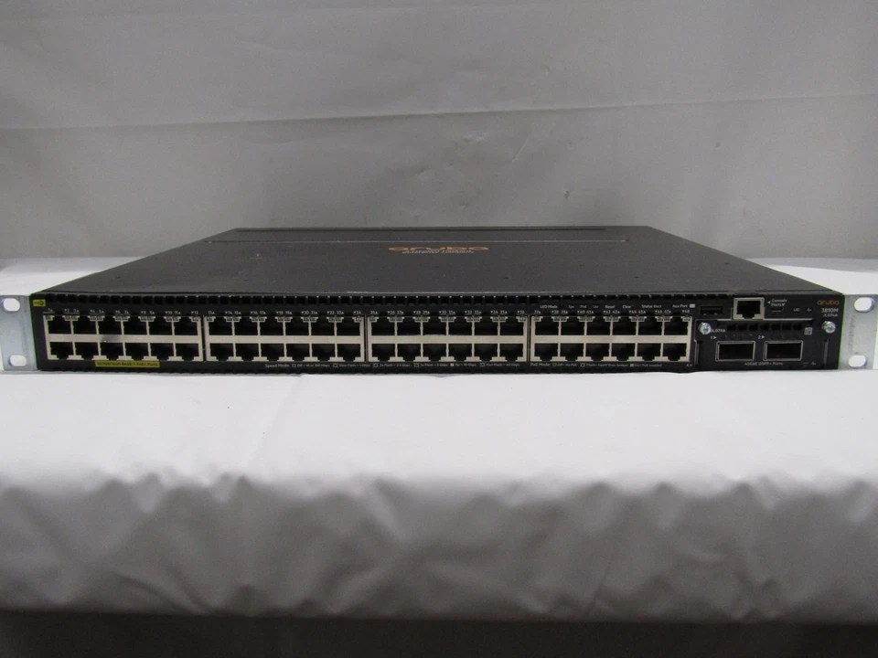 Conmutador HPE Aruba 3810M JL074A 48 puertos GbE PoE+ con JL094A y JL084A y orejas de rack Foto 3 de 4