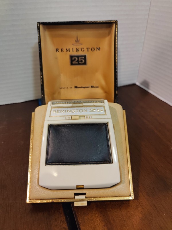 Vintage Remington 25  Triple Head Electric Shaver W/Box - Works
