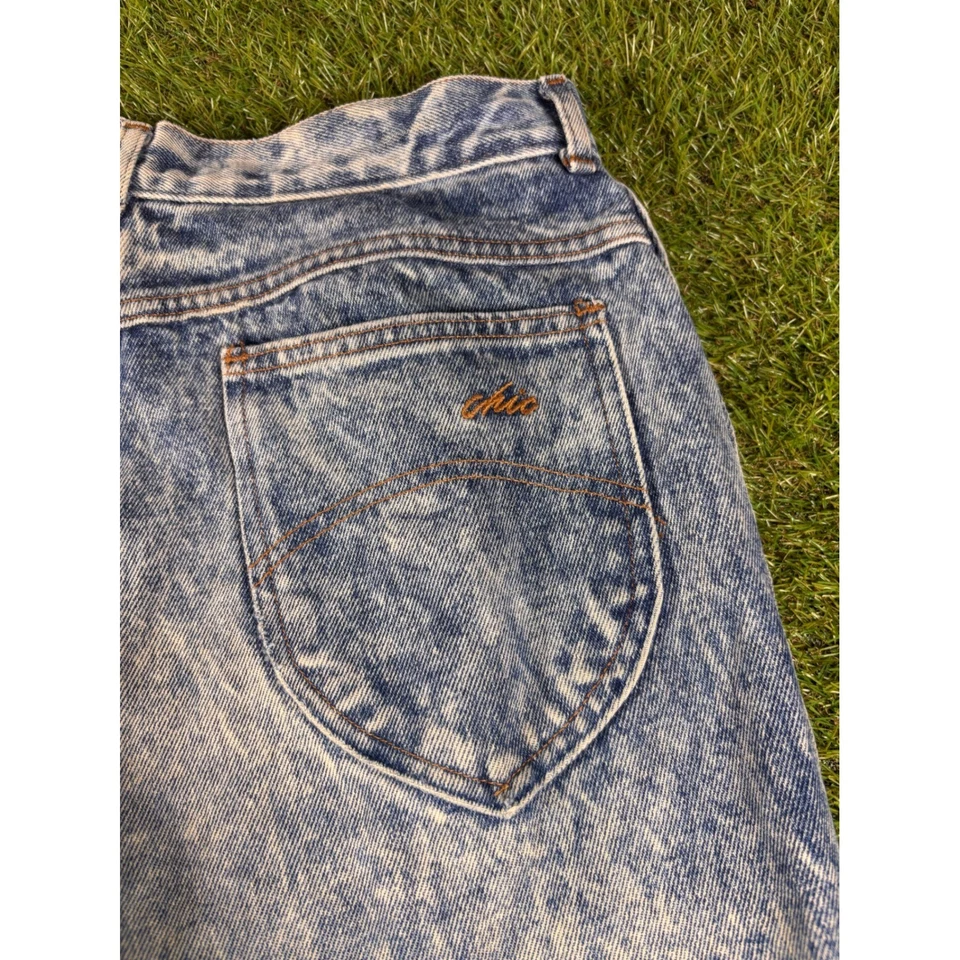 Pantalones de mezclilla para mamá de cintura alta lavados con ácido elegantes de colección Foto 4 de 4