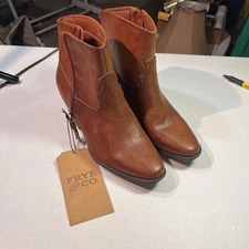 FRYE And Co Women's Sz 10 W Double-Zip Brown Leather Ankle Boots Booties Western