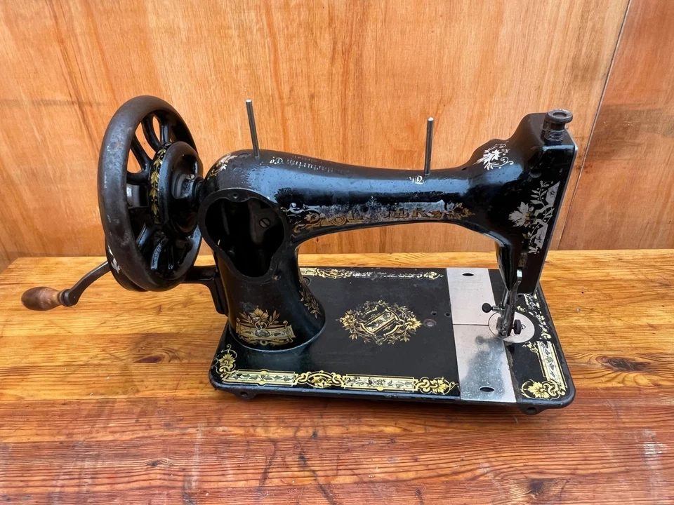 Vintage Singer Manual Sewing Machine S367871  runs FOR PARTS from 1936 no box - Image 4 of 4