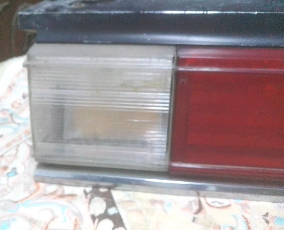 Buick Regal 1982-1983 Rh Tail Light Assembly - Image 4 of 4