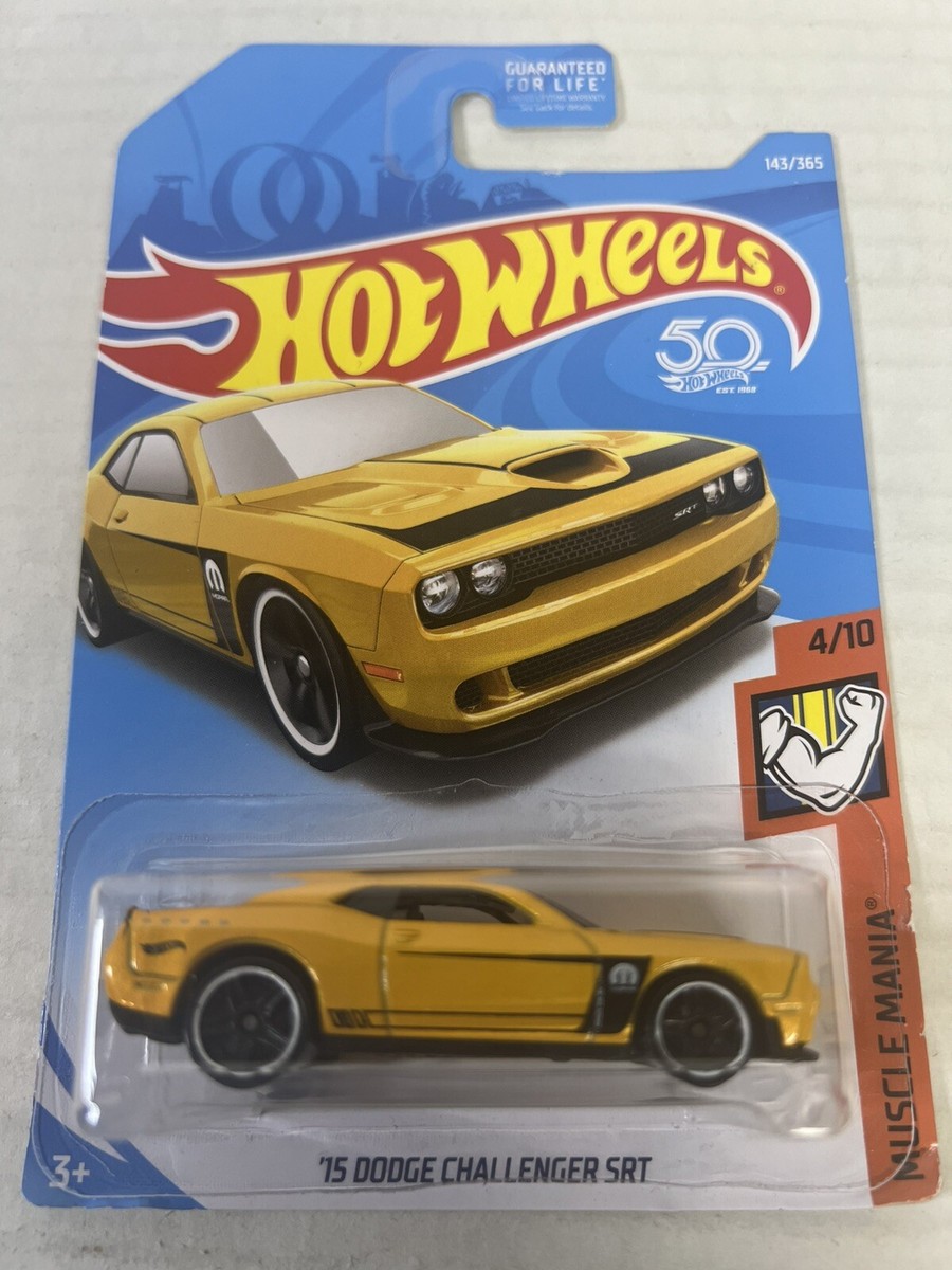Hot Wheels Muscle Mania '15 Dodge Challenger SRT 4/10 Yellow