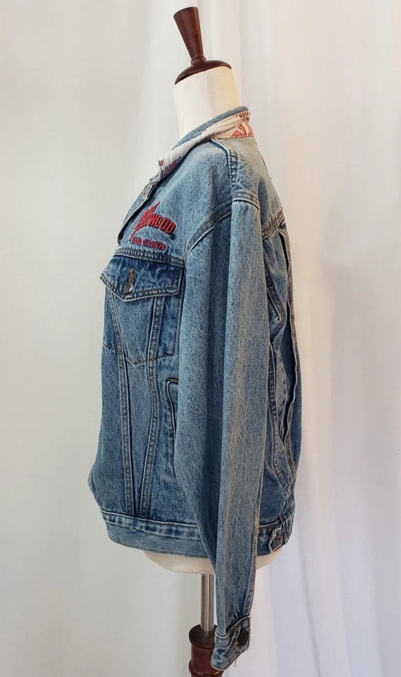 Chaqueta vaquera de colección Planet Hollywood para hombre pequeña Lake Tahoe Jean años 90 bordada Foto 4 de 4