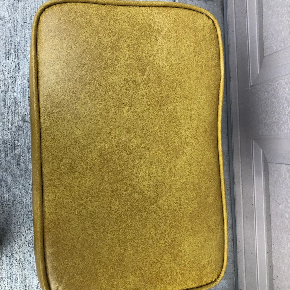 Reposapiés vintage vinilo color dorado Foto 3 de 4