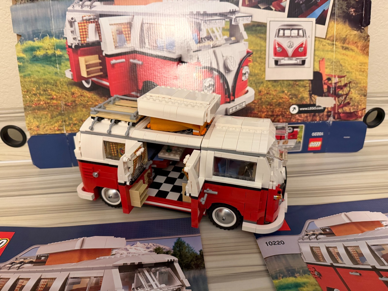 LEGO Creator Expert: Volkswagen T1 Camper Van (10220) - 100% Complete thumbnail 4