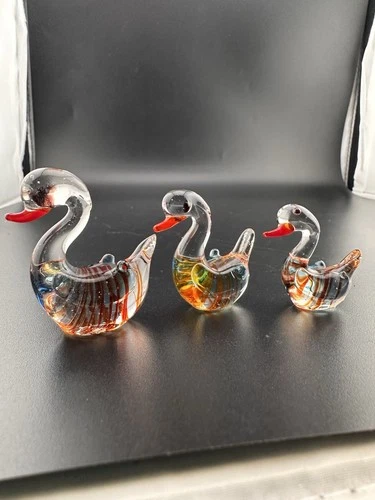 3 VINTAGE MINIATURE Murano? Glass Swans, 3 Different Sizes Excellent Condition