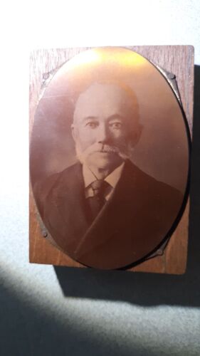 DISTINGUISHED MAN DAGUERREOTYPE (MOUNTED ON WOOD BLOCK) 3.5 x 2.5 Inches LOOK! - Picture 4 of 8