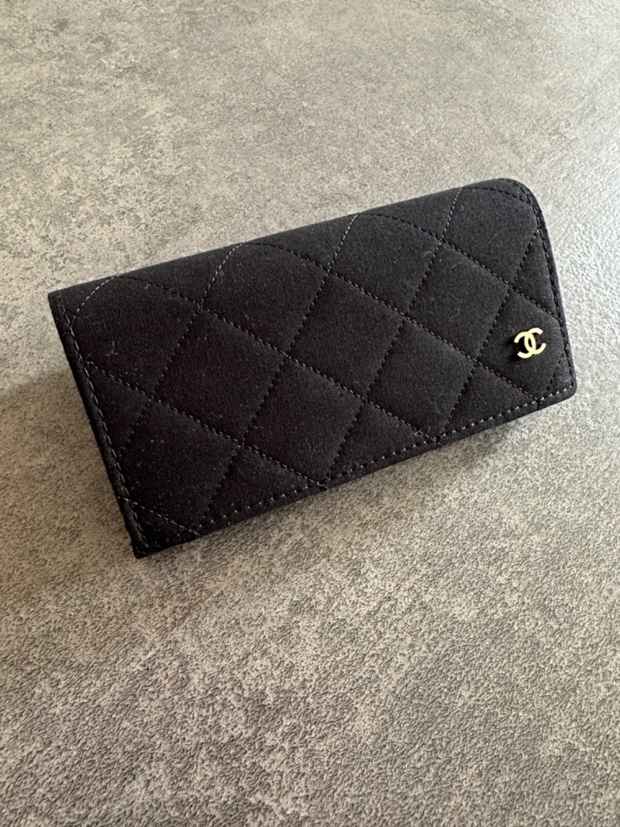 NEW AUTH CHANEL BLACK QUILTED SUNGLASS CASE W/BOX, CLEANING CLOTH