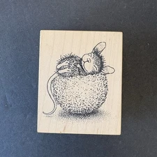 House Mouse Stampa Rosa Sleeping on Snowball Monica Rubber Stamp 104