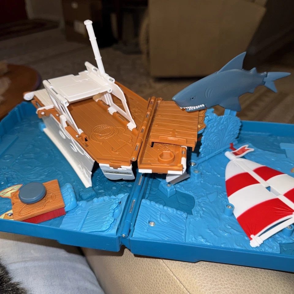Matchbox Pop-Up Folding Travel Playset Shark Attack Ocean Ship 2007 Mattel - Image 2 of 4
