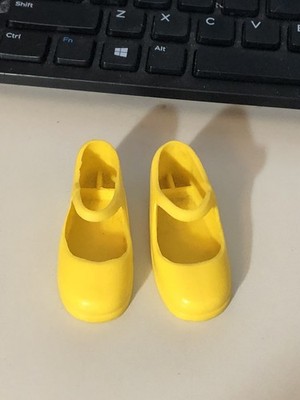 IDEAL CRISSY'S YELLOW MARY JANE SHOES. FITS KERRY & TRESSY