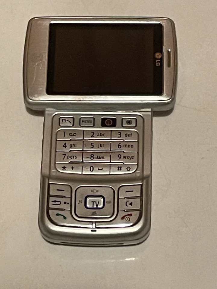Cellulare vintage LG U900 completo di accessori, scatola e manuale - Immagine 3 di 4