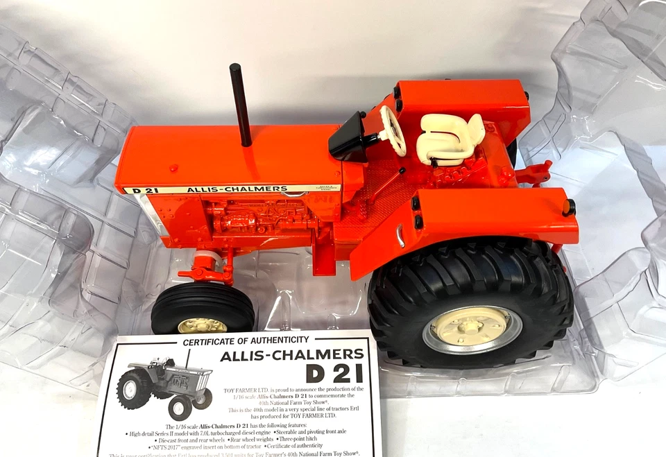 Allis Chalmers D21 Farm Tractor National Farm Show 2017 Model Ertl 1/16th Scale - Image 2 of 4