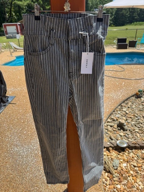 NWT FRAME Denim Belted Pleated Pegged Jean black & white Striped size 26 2 $276