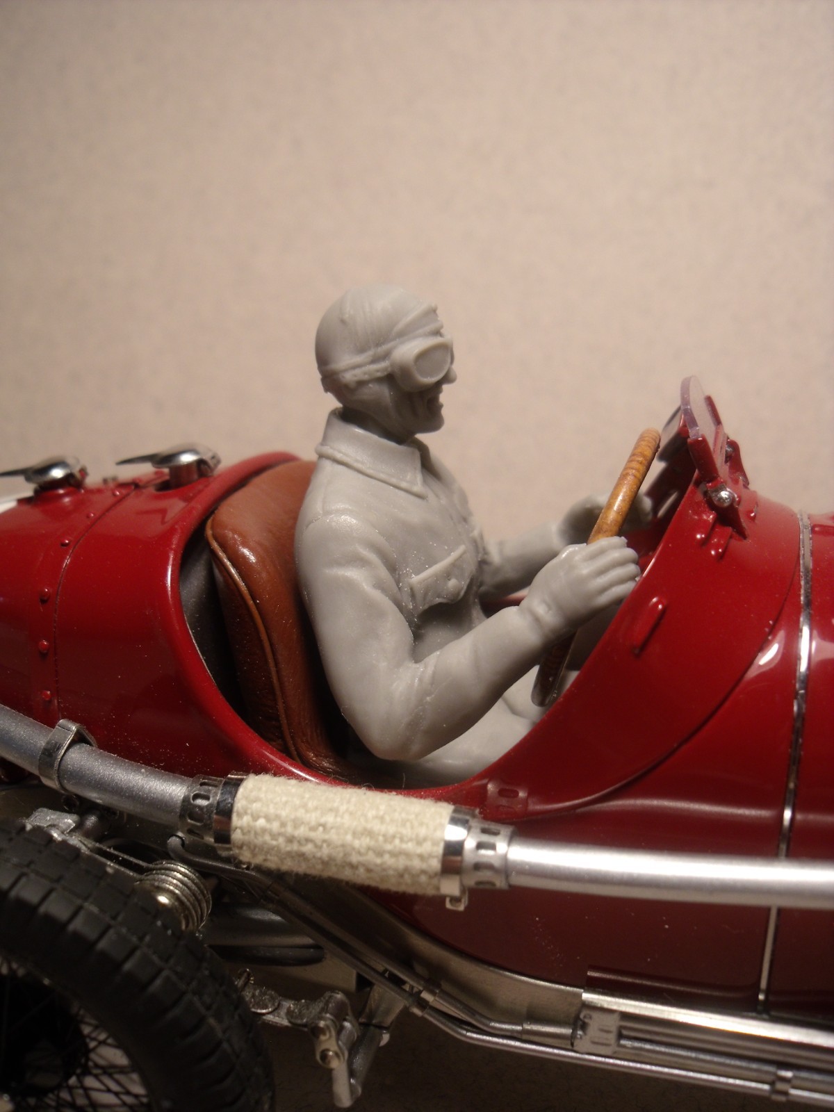 Pilote Nuvolari 1/18 CMC : donnez vie à votre vitrine d'Alfa Romeo P3 1932 dans votre bureau