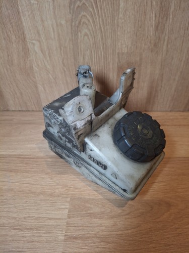 Brake fluid reservoir