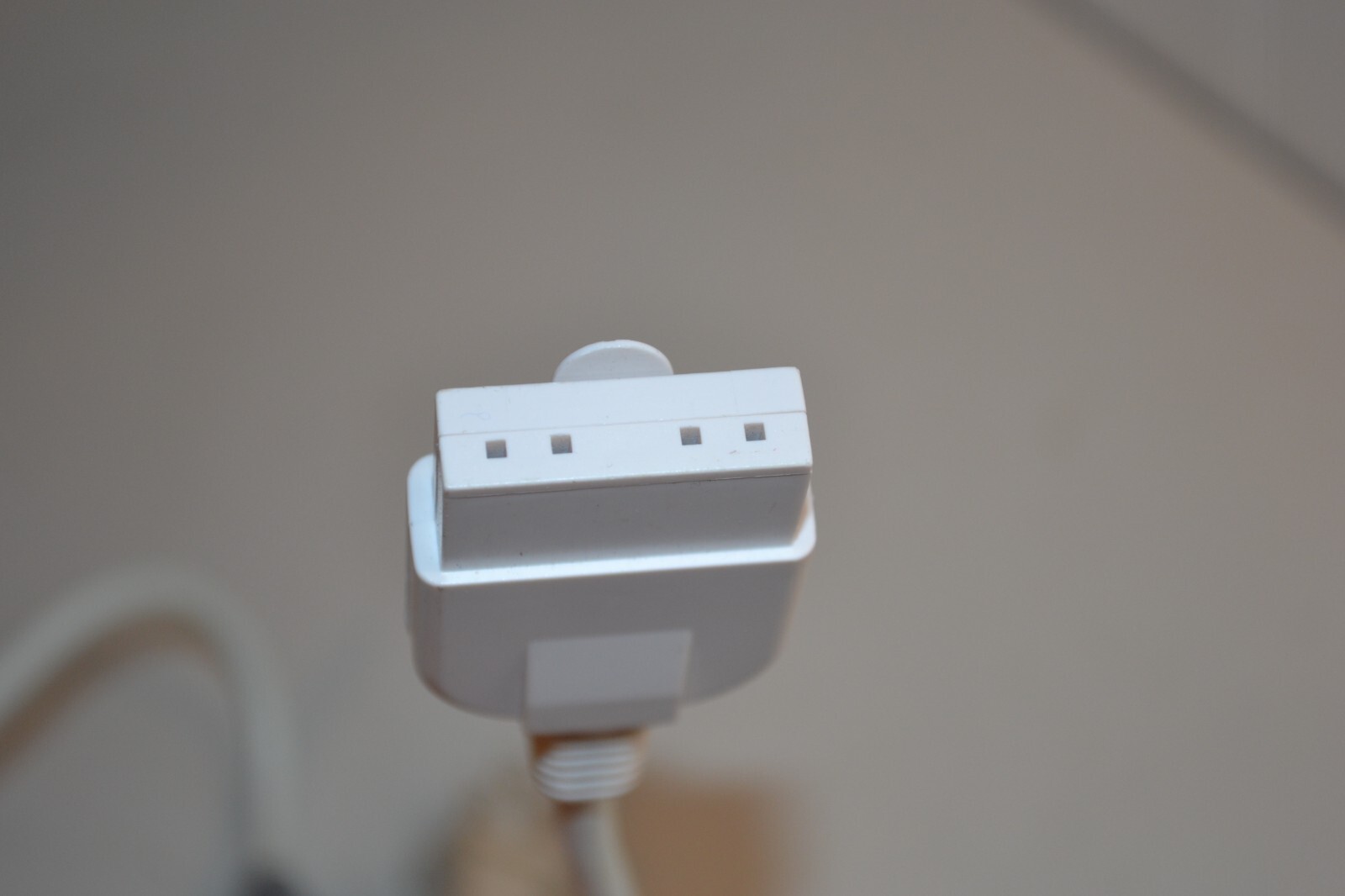 Huadn Model: S23 90W Remote Control/Power Cord