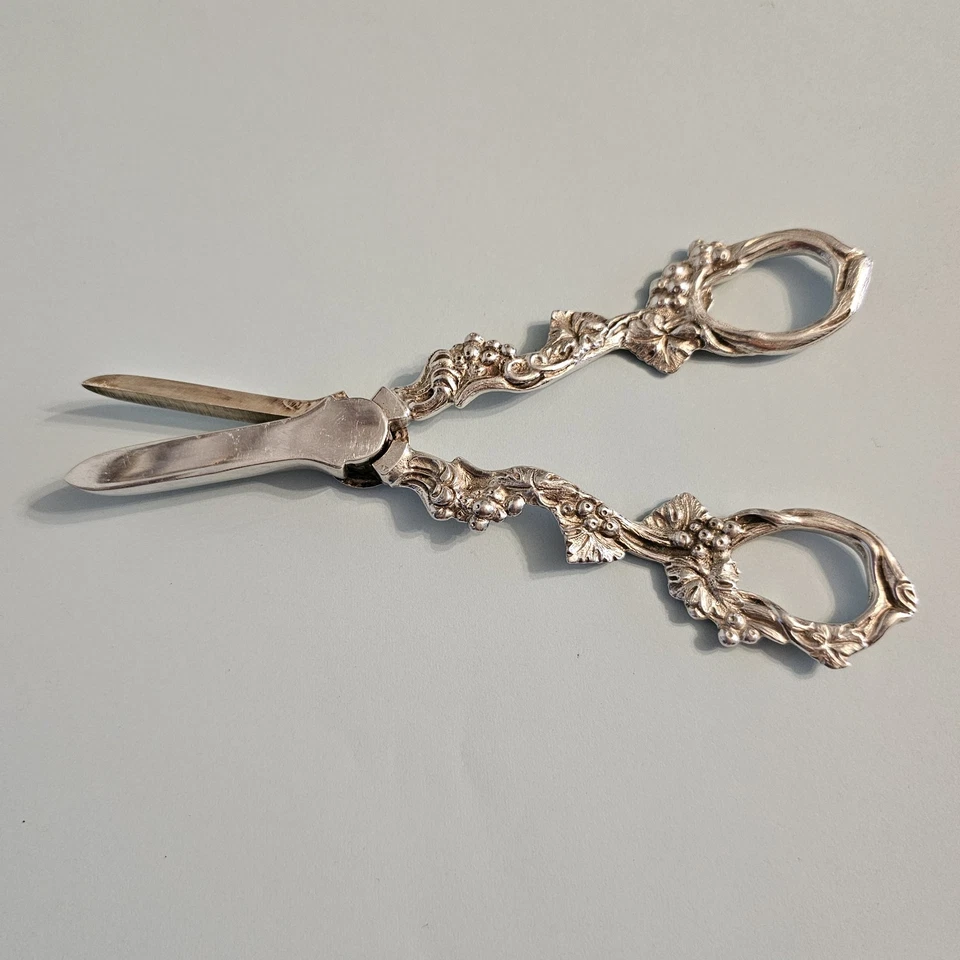 Grape Scissors Silver Plated Vintage Grapevine Fruit Decorative Collectable - Image 2 of 4