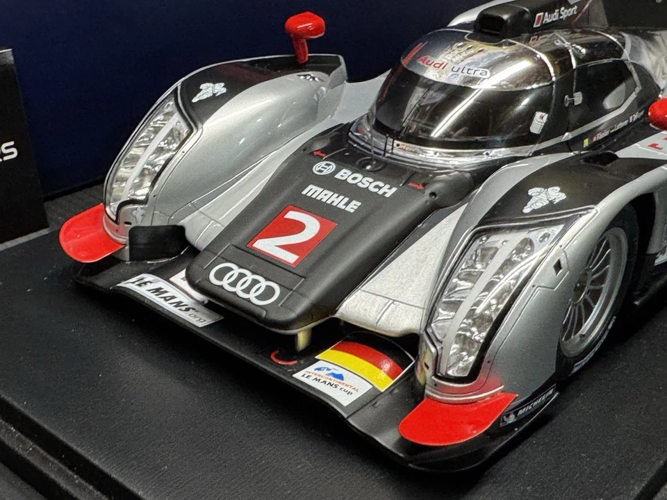AUDI R18 TDI - WINNER LE MANS 2011 - MODEL CAR W/ DISPLAY CASE BY SPARK - Image 3 of 4