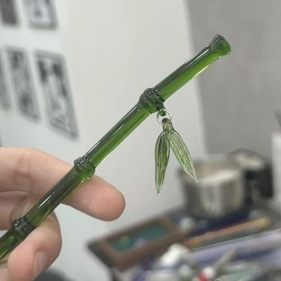 Schillerndes grünes Joint Haarnadel-Accessoire, um ein Statement mit Ihrem Look