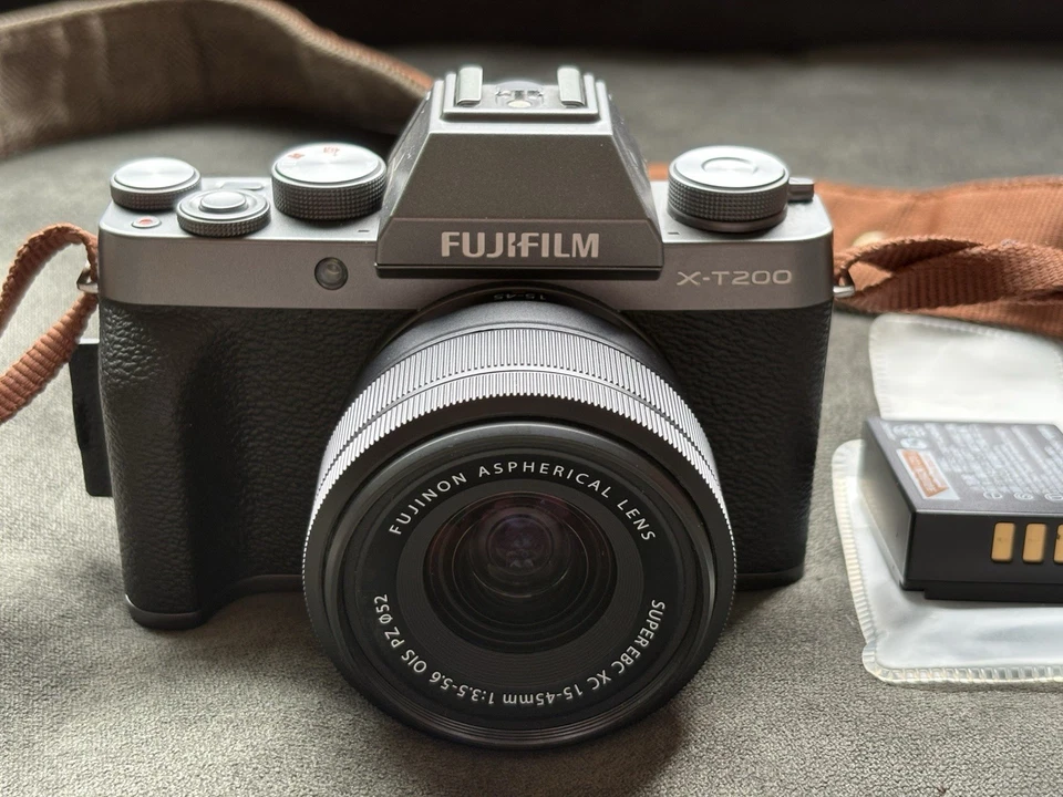 Fujifilm X-T200 4K 24.2MP Mirrorless Digital Camera & 15-45mm Lens - Dark Silver - Image 4 of 4