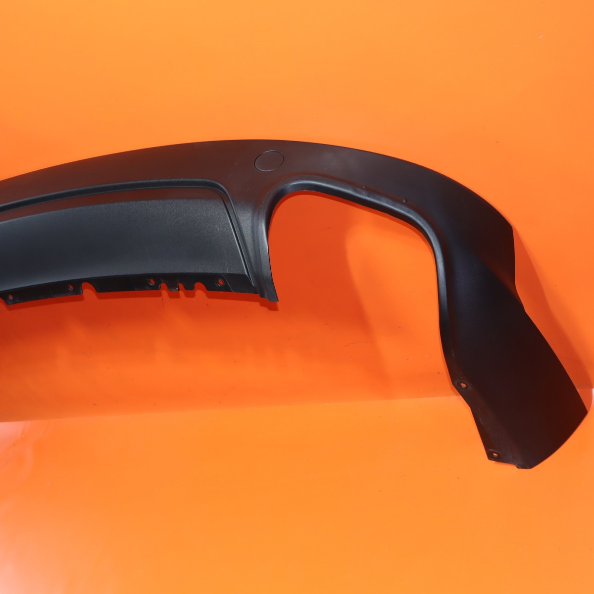 MASERATI LEVANTE REAR BUMPER VALANCE DIFFUSER 2017 2018 2019 670040693 OEM