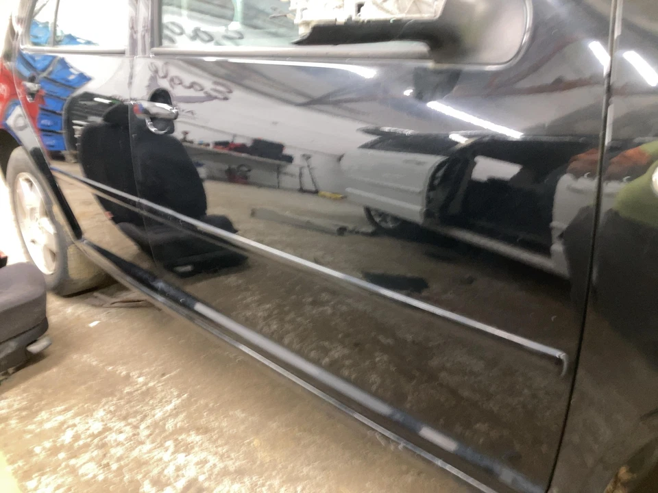 (LOCAL PICKUP ONLY) 99 -11 Volkswagen GOLF EXCEPT GTI Front Door Right Foto 4 de 4