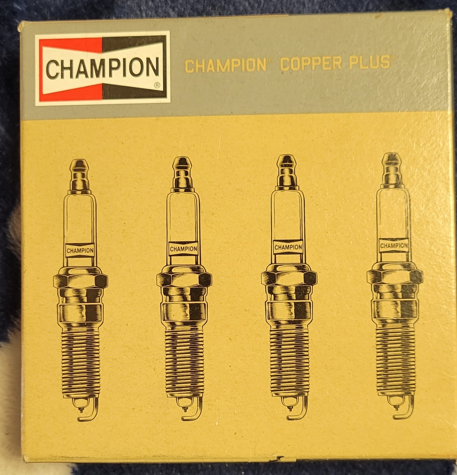 Champion 940 Champion Spark Plug 4pk Small Engine NOS Free Ship RÐZ19H