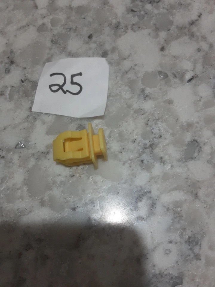 25 retenedores de parachoques delanteros OEM Tahoe Yukon Escalade GM 11603057 Foto 2 de 2