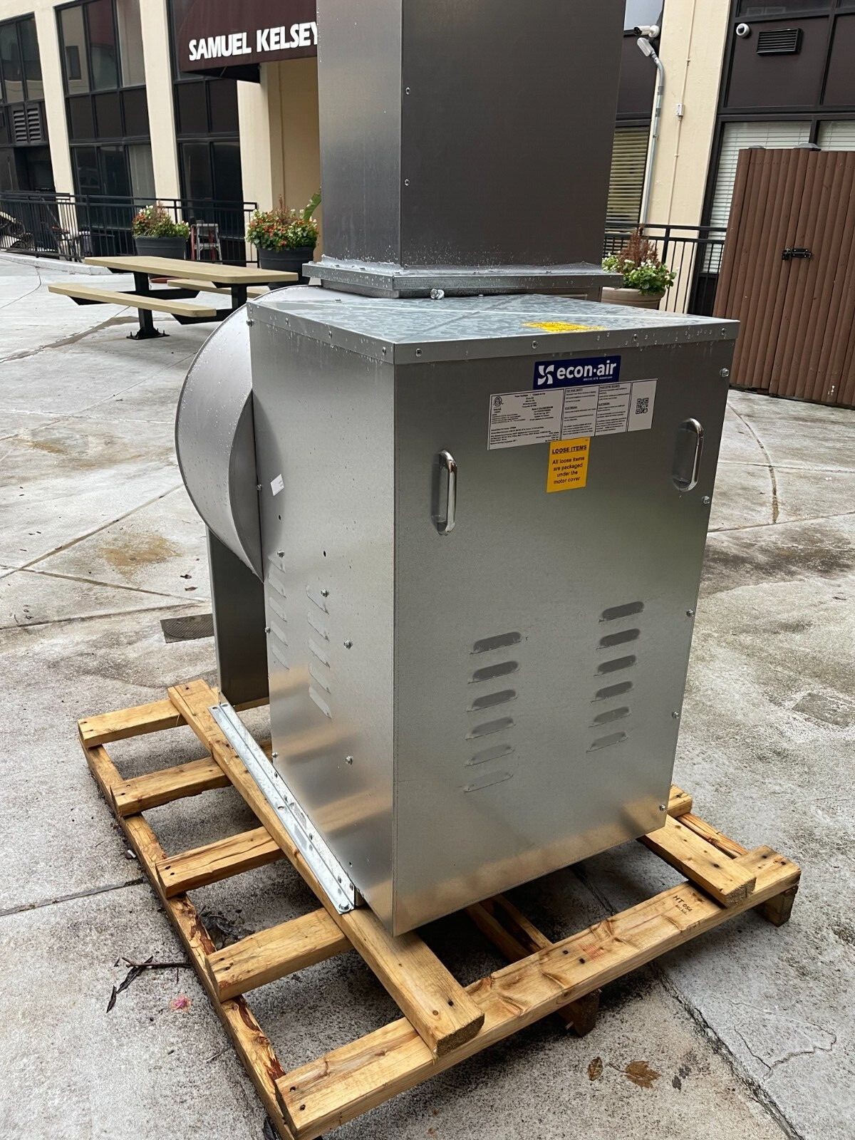 Brand new Commercial hood exhaust fan 3300 cfm and 50 feet of 18" round