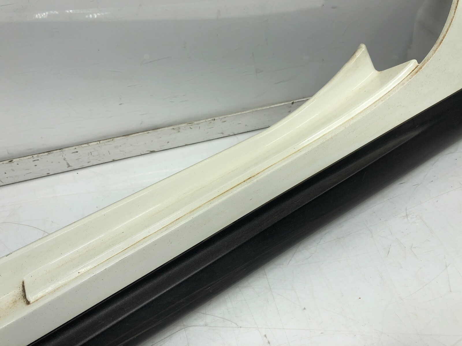 2014-2022 MASERATI GHIBLI LEFT DRIVER SIDE SKIRT ROCKER PANEL OEM BIANCO WHITE.