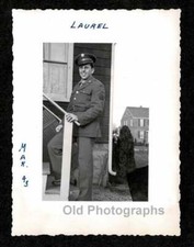 1943 WW2 ERA SOLDIER DRESSES UNIFORM HAT STAIRS OLD/VINTAGE PHOTO SNAPSHOT- B67