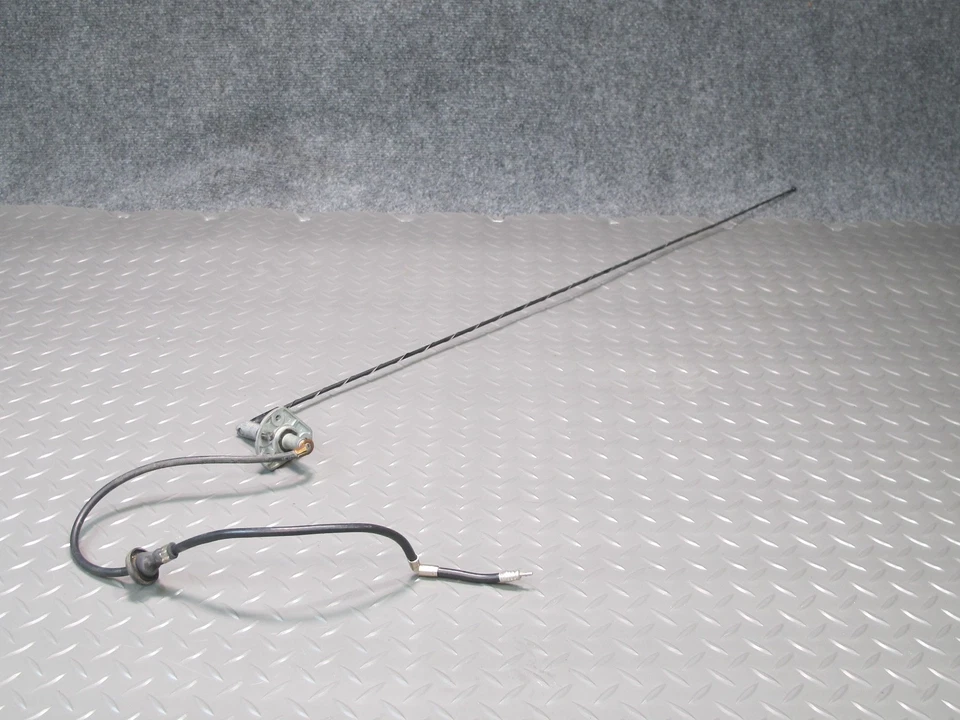 2008-2009 HUMMER H2 FRONT RIGHT FENDER RADIO ANTENNA ASSEMBLY - Image 3 of 4