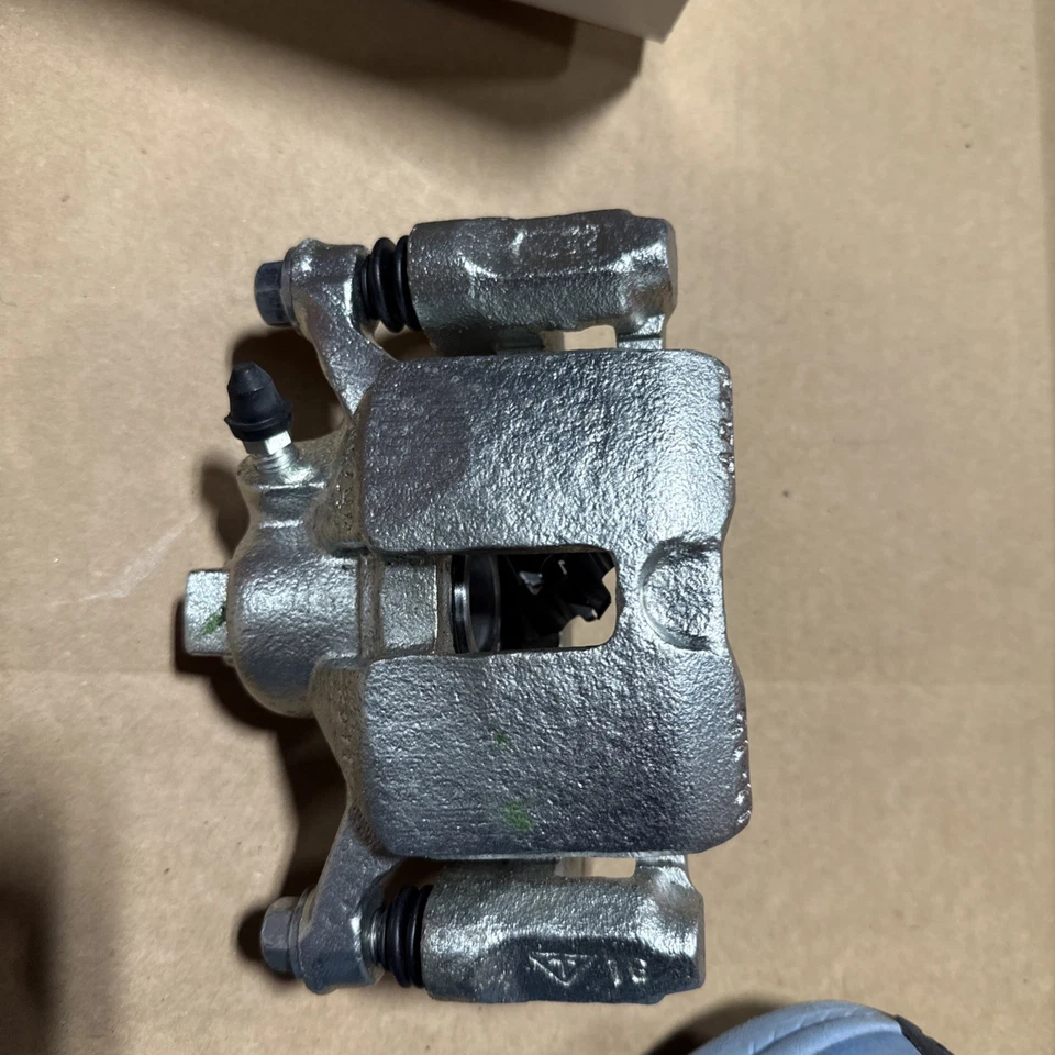 Acdelco 18FR1770C Disc Brake Caliper Silver, Semi Loaded, Floating, Coated, - Image 4 of 4