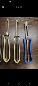 EKCO Lot of 11 Stainless Steel & Plastic Vegetable Peelers Silver Black Red Blue