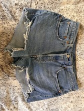 Levi s Premium Women s 501 Distressed Shorts Size 31 Button Fly in Med Indigo