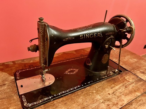 Macchina per cucire Singer vintage 1938 con tavolino e manuale originale - Foto 14 di 18