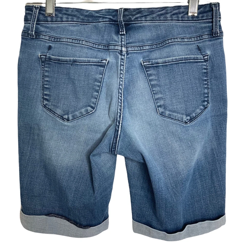 Croft & Barrow Shorts Womens Size 4 Bermuda Cuffed Medium Wash Stretch - Image 2 of 4