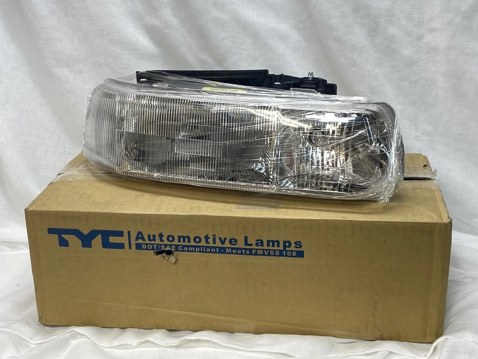 Faro lateral pasajero TYC 20-5499-00 Chevrolet Silverado 1500 Chevy Tahoe Foto 2 de 4