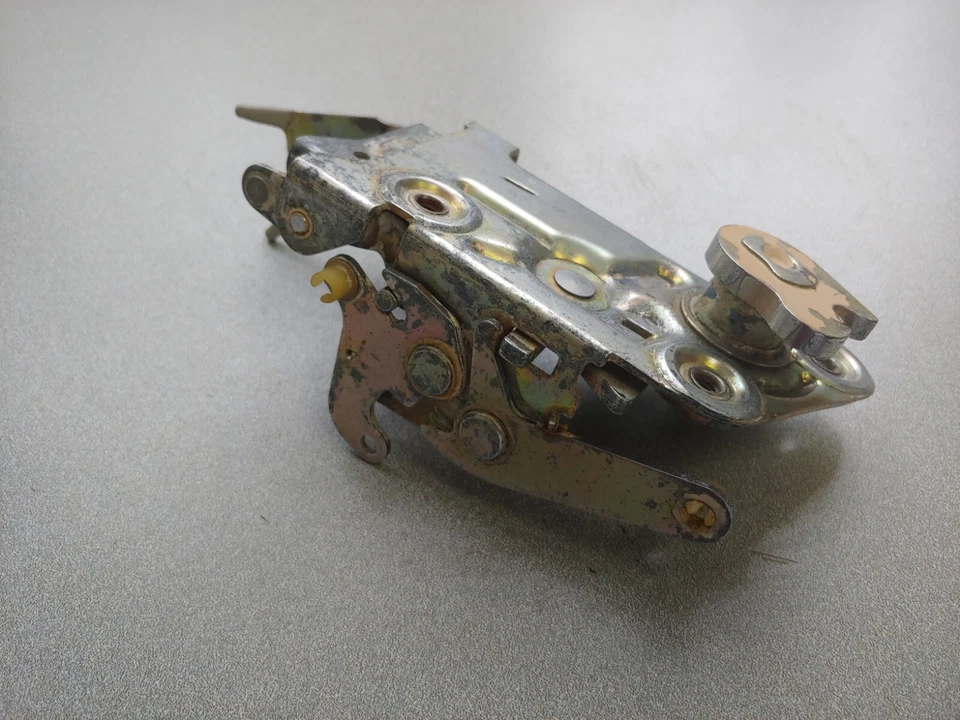 EXCELLENT USED ORIGINAL GENUINE PORSCHE 911 930 PASSENGERS SIDE DOOR LATCH 4/77 - Image 2 of 4