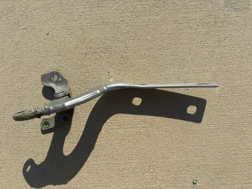 1247430451 BISAGRA PUERTA TRASERA DERECHA VAGÓN W124 300TE 300TD E320 Foto 2 de 3