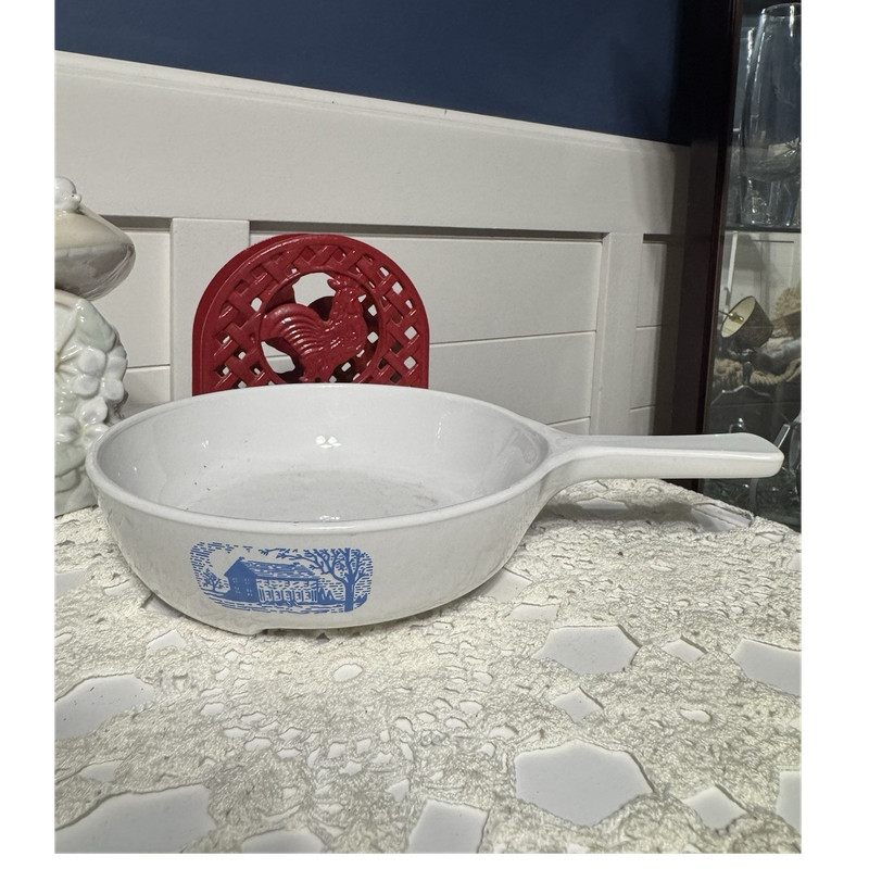 Amana Radarware Round Skillet White/Blue Transfer Print, Printed Backstamp