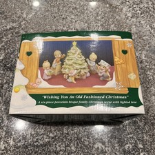 Precious Moments "Wishing You An Old Fashioned Christmas" figurine set Complete