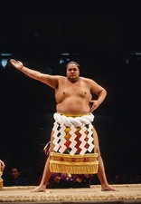 Akebono Taro born in Hawaii as Chad Rowan performs a ritual prior - Old Photo 7