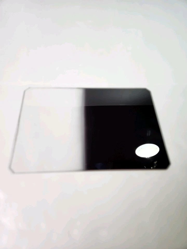 Hitech 100x150mm ND REVERSE Grad Filter ND0.9 (3 stop) fits LEE holder - Image 2 of 4