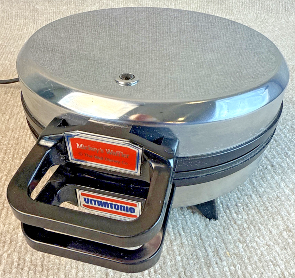 Vtg. Vitantonio Mickey Mouse Waffle Maker Iron 900 Watts FAST FREE