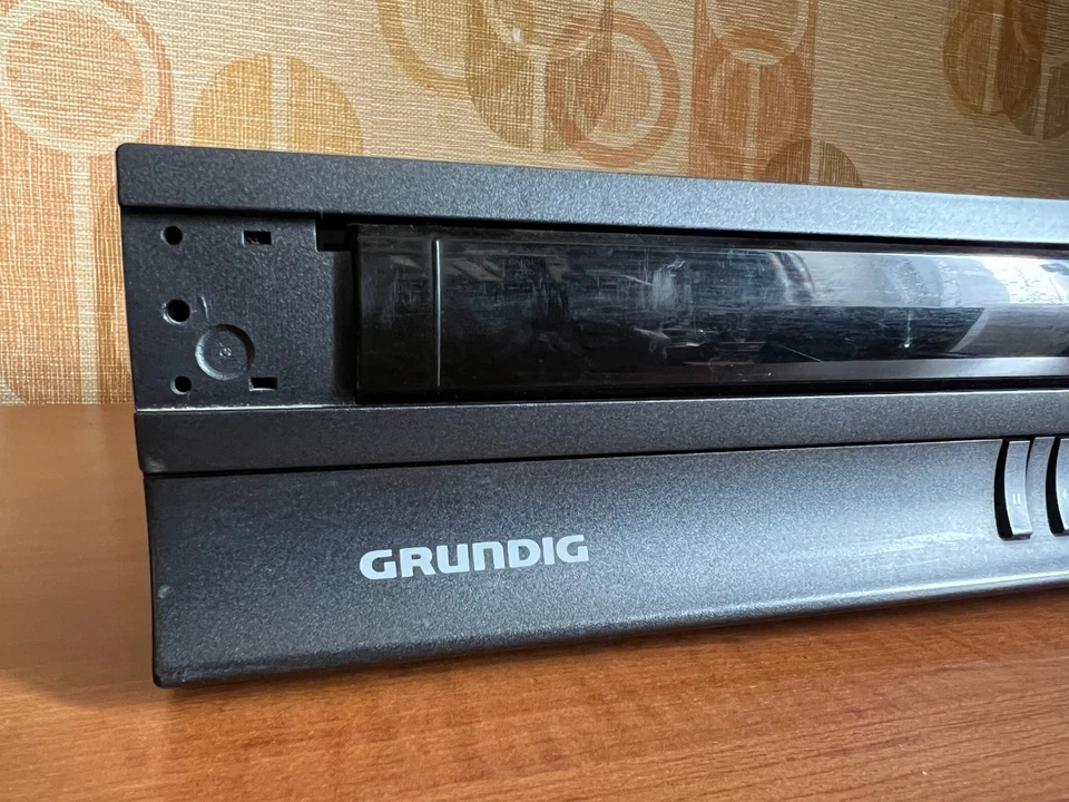 Magnétocsope VHS GRUNDIG GV216 EURO Lecteur de Cassettes Sans Telecommande - Image 2 of 4