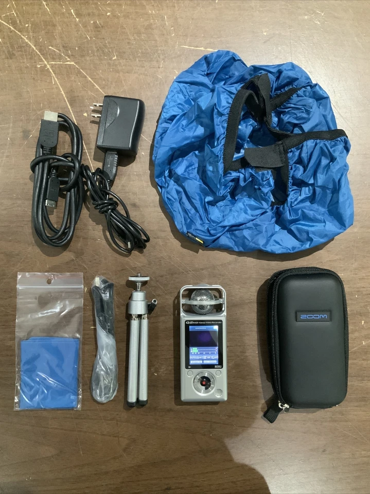 Zoom Q2 HD Handy Video Voice Recorder Accessory Pack Case Tripod WORKS - Image 3 of 4